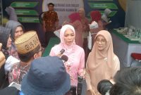 
Eny Yaqut kunjungi stan pameran Balitbang Diklat Kemenag RI di arena pembukaan STQH Nasional ke-27, Jambi