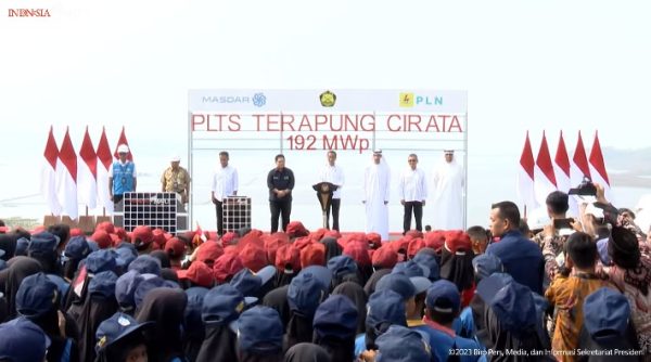 Presiden Jokowi meresmikan PLTS Terapung Cirata 192 MWp, Kamis (09/11/2023) di Purwakarta, Jawa Barat. (Sumber: Tangkapan Layar)