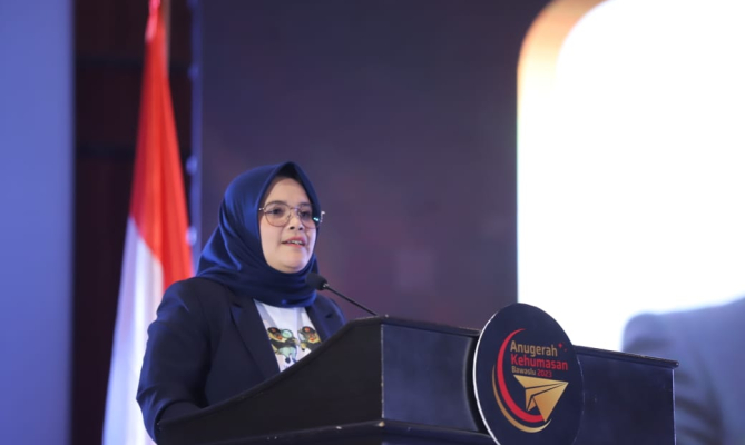 Anggota Bawaslu Lolly Suhenty saat peluncuran Maskot Bawaslu di Jakarta