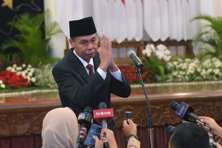 Ketua Sementara KPK memberikan keterangan pers usai pengucapkan sumpah Ketua KPK di hadapan Presiden Jokowi, Senin (27/11/23). (Foto: Humas Setkab)