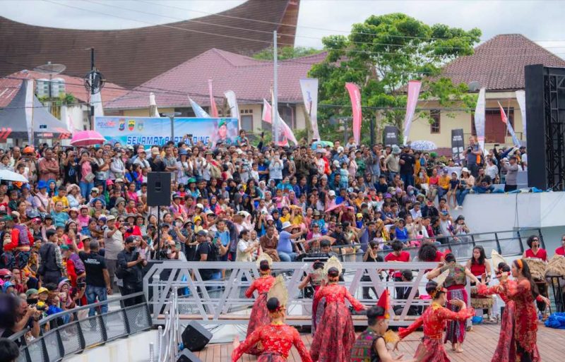 Puluhan ribu penonton hadiri Pesta Rakyat dan Aquabike Jetski World Championship di Danau Toba. (Dok. InJourney)