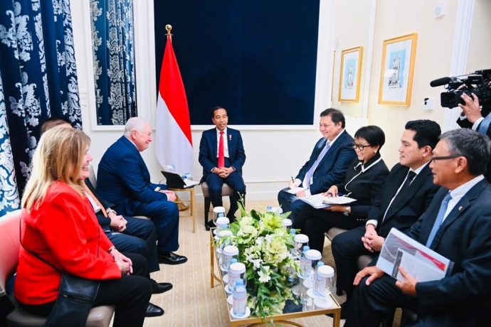 Presiden Jokowi menerima Chairman Freeport McMoRan, Ricard Adkerson di Hotel Waldorf Astoria, Washington DC, AS, Senin (13/11/2023). (Foto: BPMI Setpres)