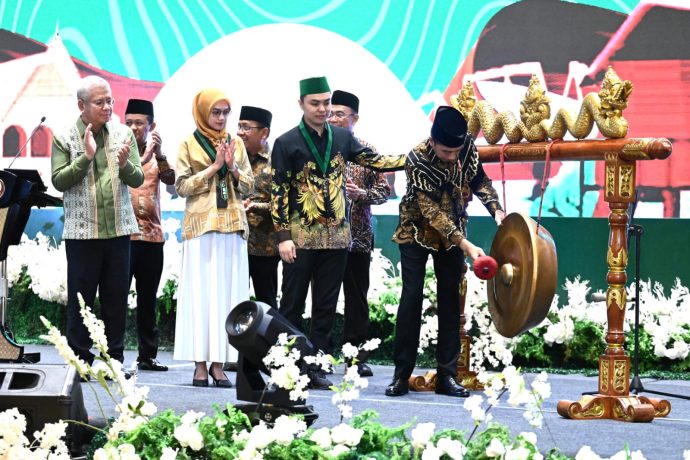 Presiden meresmikan pembukaan Kongres HMI XXXII dan Munas KOHATI XXV Tahun 2023  (Foto: BPMI Setpres)