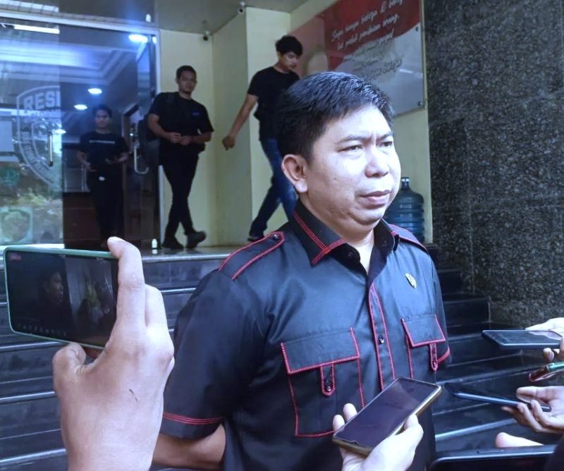 Kasubdit 4 Jatanras Ditreskrimum Polda Metro Jaya, AKBP Dr H Samian SH SIK MSi saat memberikan keterangan pers