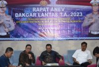 Anggota Bawaslu Puadi saat menjadi narasumber dalam rapat Analisis dan Evaluasi Penegakkan Pelanggaran yang diselenggarakan Korlantas Polri, Kamis (9/11/2023)
