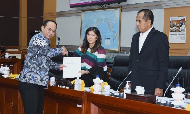 Menkominfo RI Budi Arie saat Rapat Kerja Pembicaraan Tingkat I untuk Pengambilan Keputusan terhadap RUU Perubahan kedua UU ITE di Gedung Nusantara II