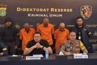 Dirreskrimum Polda Metro Jaya, Kombes Pol Hengki Haryadi SIK MH saat memberikan keterangan pers
