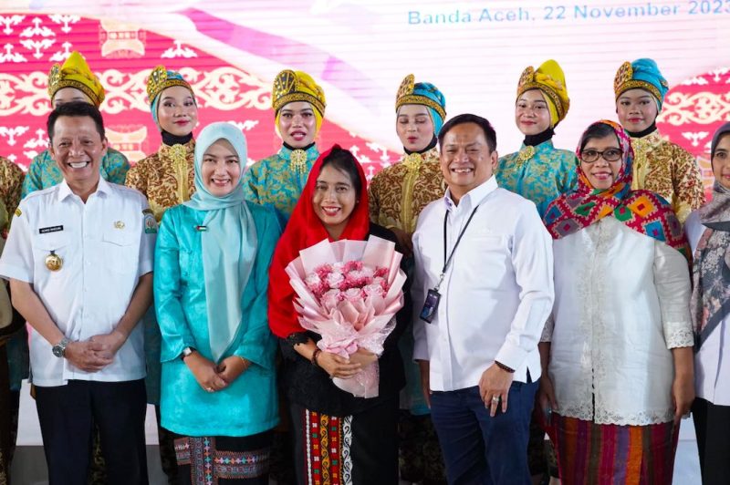 Menteri Pemberdayaan Perempuan dan Perlindungan, I Gusti Ayu Bintang Darmawati menyapa ratusan perempuan hebat Aceh dalam acara Keajaiban Perempuan Indonesia.