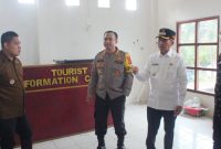PJ Walikota Palembang H Ratu Dewa bersama Kapolrestabes Kombespol Harryo Sugihartono meninjau Posko Pengamanan di Kawasan Destinasi Wisata BKB