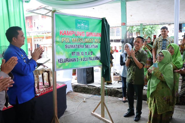 PJ Walikota Palembang H Ratu Dewa meresmikan Kampung Binaan PW Muslimat Nahdhatul Ulama di 3-4 Ulu Palembang