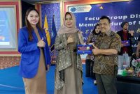 Direktur Bursa Berjangka Jakarta,Eko udhi Prasetyo bersama Rektor Universitas Bina Darma Palembang Prof Dr Sunda Ariana Mpd MM
