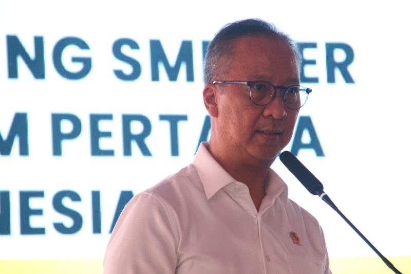 Menteri Perindustrian Agus Gumiwang Kartasasmita