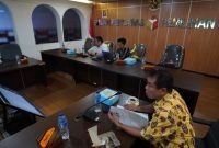 Bawaslu, KPU, KPI, Dewan Pers, dan peserta Pemilu 2024 membahas draft keputusan bersama pengawasan dan pemantauan kampanye pemilu melalui media massa baik cetak, elektronik dan internet. Rapat dilakukan secara hybrid di Kantor Bawaslu, Jakarta, Senin (11/12/2023)