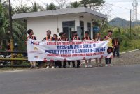PT KAI mengimbau masyarakat agar meningkatkan disiplin berlalu lintas saat melintasi perlintasan sebidang kereta api