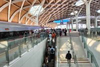 Sejak mulai dioperasikan secara komersial pada 17 Oktober 2023 lalu, jumlah penumpang Kereta Cepat “Whoosh” sudah tembus di angka 1 juta orang.