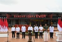 Presiden RI Joko Widodo saat meresmikan Bandar Udara Ewer