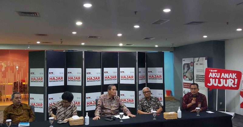 Ketua Dewas KPK Tumpak Hatorangan Pangebean saat menggelar keterangan pers