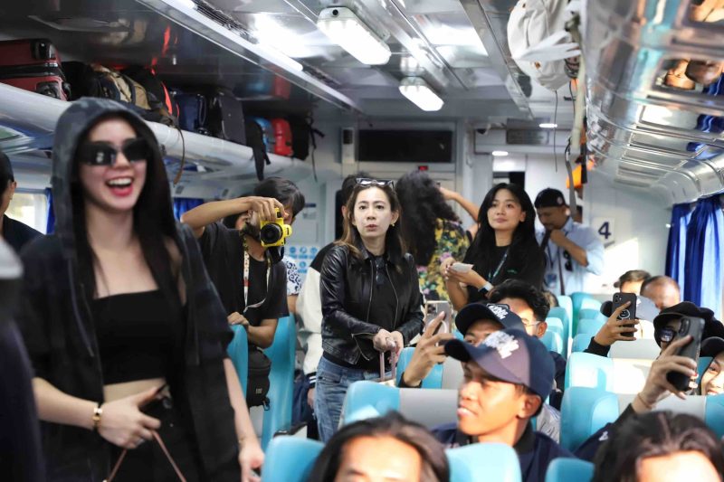 PT KAI mengajak influencer untuk mempromosikan Kereta Api melalui event Traveling by Train di Semarang dengan keberangkatan dari Bandung menggunakan KA Ciremai, Selasa (19/12) 