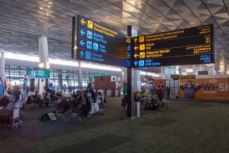 Bandara Soekarno-Hatta yang dikelola PT Angkasa Pura II sepanjang 2023 melayani dua rute penerbangan tersibuk di dunia