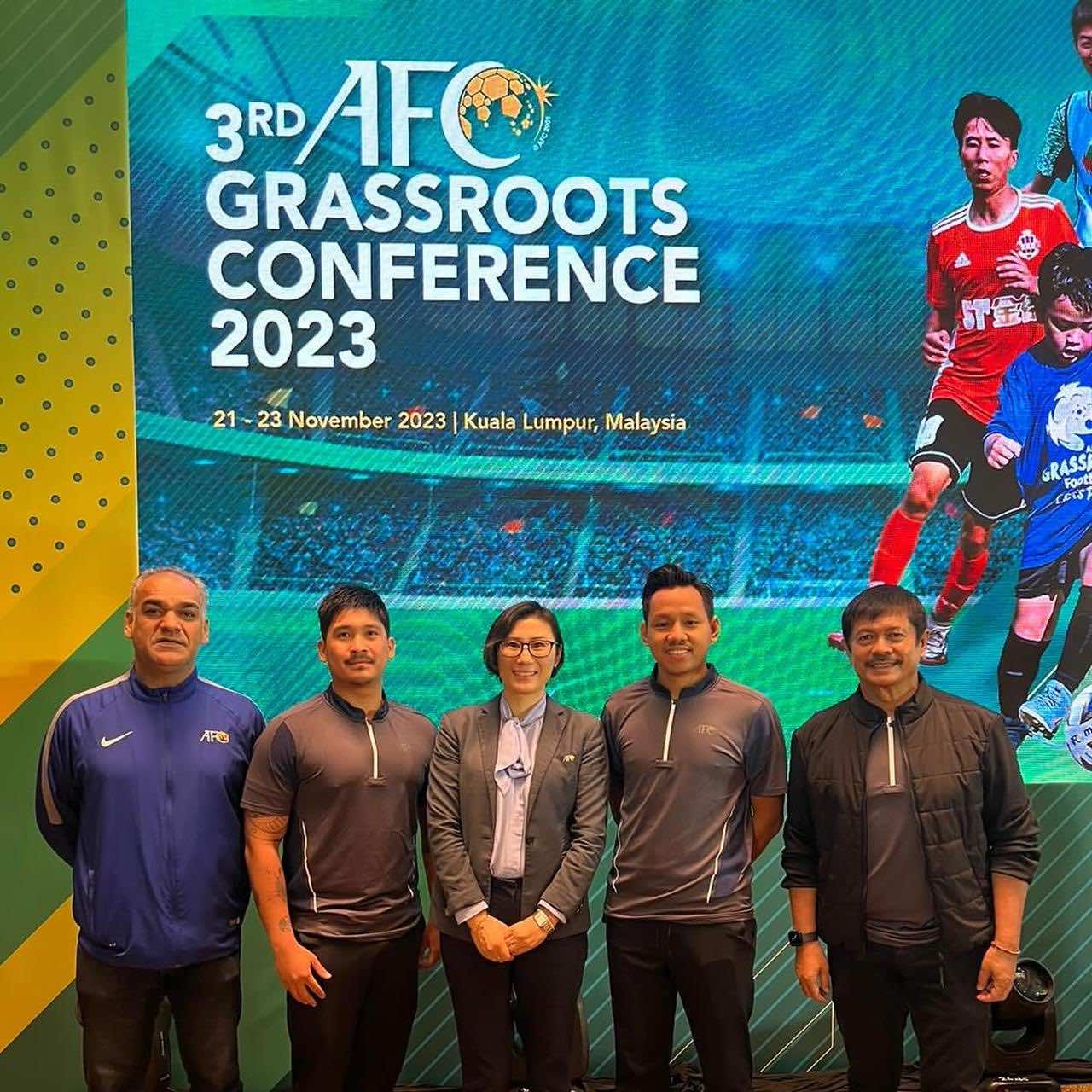 Direktur Teknik PSSI Indra Sjafri dan Manajer Grassroot PSSI Aldi Iqbal saat menghadiri Konferensi AFC Grassroots ke-3 tahun 2023