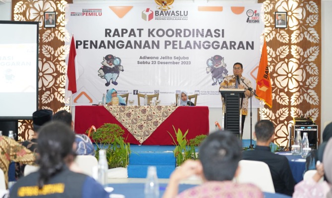 Ketua Bawaslu Rahmat Bagja saat memberikan sambutan dalam Rapat Koordinasi Penanganan Pelanggaran Bawaslu Kepulauan Riau, Sabtu (13/12/2023)