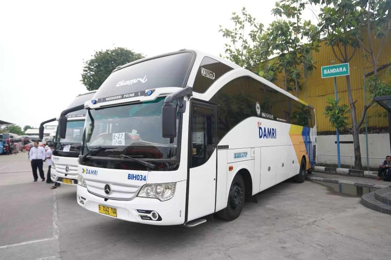 Damri resmi membuka penjualan tiket perjalanan jauh dengan mempersiapkan lebih dari 1.000 unit armada bus untuk menyambut periode Natal dan Tahun Baru (Nataru) 2023/2024