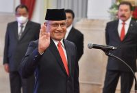 Presiden RI Joko Widodo melantik Irjen Pol Marthinus Hukom sebagai Kepala BNN, Jumat (08/12/2023), di Istana Negara, Jakarta. (Foto: Humas Setkab)