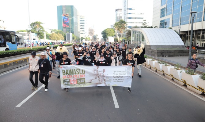 Bawaslu on Car Freeday di Jalan MH Thamrin, Minggu (17/12/2023)