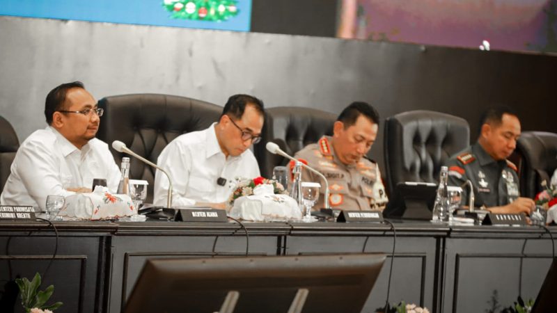  Menteri Agama Yaqut Cholil Qoumas saat menghadiri dan memberikan sambutan pada Rakor Lintas Sektoral dalam rangka Pengamanan Natal 2023 dan Tahun Baru 2024 di Jakarta, Kamis (7/12/2023)
