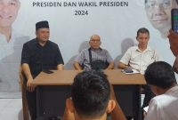Pengamat Sosial Politik Sumsel, Bagindo Togar Butar-butar usai menghadiri acara nonton bareng debat Capres di sekretariat TPD GAMA Sumsel.