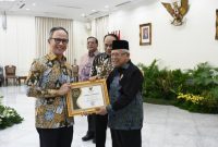 Otoritas Jasa Keuangan (OJK) meraih predikat sebagai Badan Publik dengan kategori Informatif terbaik nasional tahun 2023