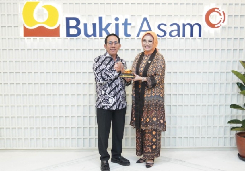 Ketua DPRD Provinsi Sumatera Selatan, Dr Hj RA Anita Noeringhati SH MH melakukan kunjungan kerja [Kunker] penting ke kantor perwakilan PT Bukit Asam Tbk (PTBA) di DKI Jakarta.