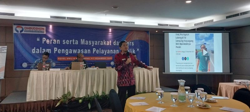 Kepala Perwakilan Ombudsman Provinsi Sumsel, M Adrian Agustiansyah SH MHum saat diskusi publik Peran Serta Masyarakat dan Pers dalam Pengawasan Pelayanan Publik, Kamis (7/12/2023), di Emilia Hotel Palembang