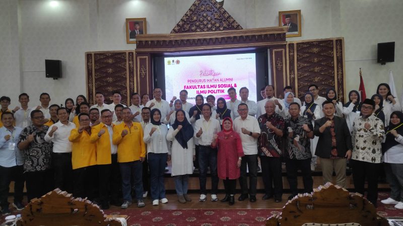 Pengurus Ikatan Alumni Fakultas Ilmu Sosial dan Ilmu Politik (FISIP) Unsri periode 2023-2027 dilantik, Jumat (15/12/2023) siang di Rumah Dinas Walikota Palembang Jalan Tasik.