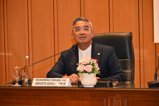 Anggota Komisi I DPR RI Muhammad Farhan saat Focus Group Discussion (FGD) “DPR REWIND 2023”, dengan tema “Menilik Belakang Panggung Perwakilan Rakyat, Membedah Kinerja DPR 2023”, di Gedung Nusantara, Senayan, Jakarta, Kamis (25/1/2024)