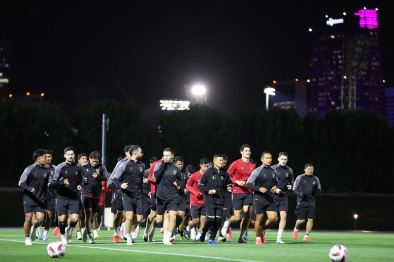 Timnas Indonesia saat melakukan sesi latihan, Minggu (7/1/2024) malam