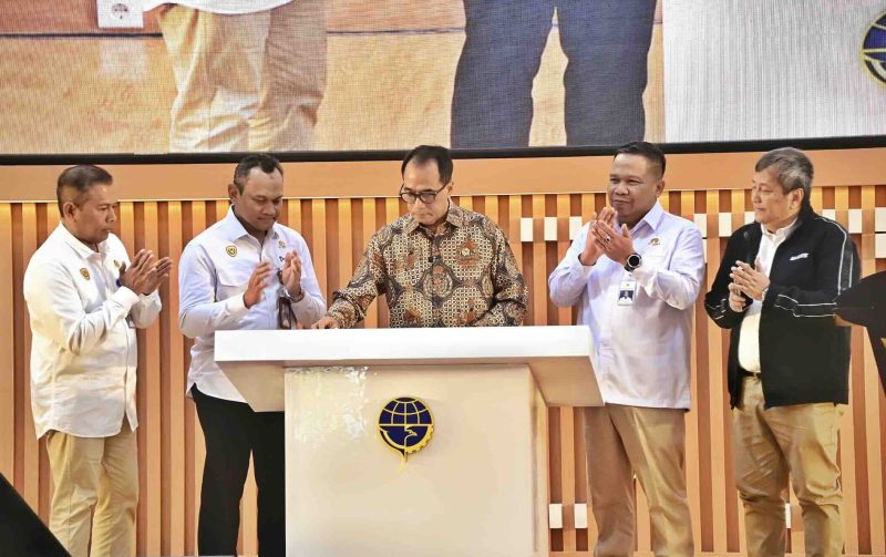 Menhub RI Budi Karya Sumadi saat meresmikan renovasi Gedung Auditorium Nusantara Sekolah Tinggi Ilmu Pelayaran (STIP) di Jakarta, Selasa (23/1/2024)