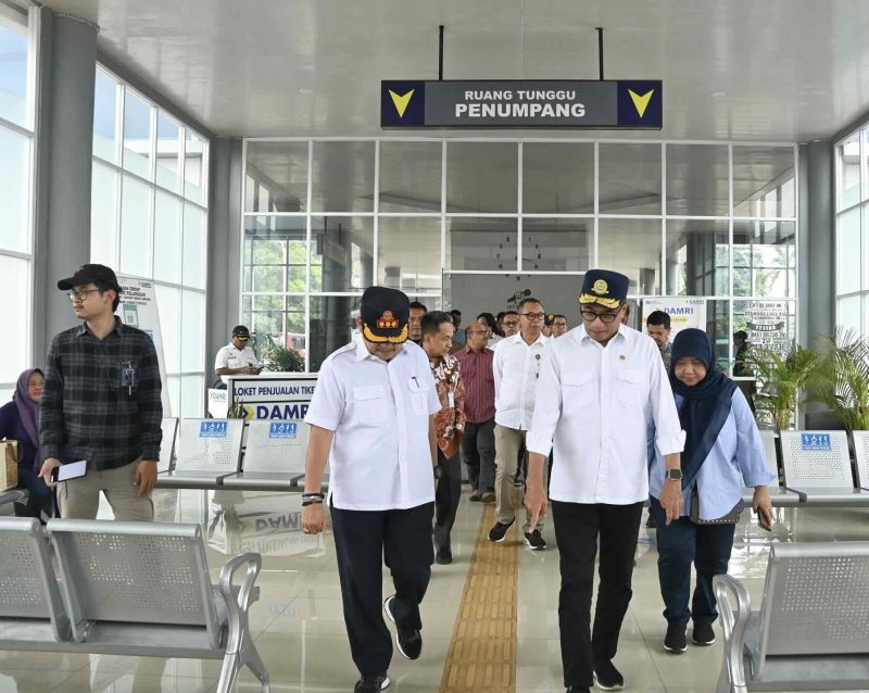 Menteri Perhubungan Budi Karya Sumadi, Sabtu (6/1), meninjau Terminal Tipe A Pakupatan, Serang, Banten