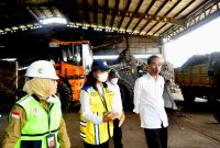 Presiden Jokowi mengunjungi Tempat Pengolahan Sampah Terpadu (TPST) Refused Derived Fuel (RDF) Cilacap di Kabupaten Cilacap, Jawa Tengah, Selasa (02/01/2024). (Foto: BPMI Setpres)