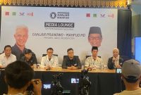 Ketua TPM Ganjar-Mahfud Dharmaji Suradika kala memberikan keterangan terkait 'Adu SatSe'