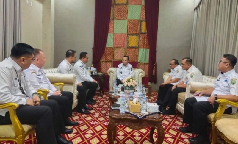 PJ Bupati Lahat Muhammad Farid SSTP MSi melakukan rapat koordinasi [Rakor] bersama PJ Gubernur Sumatera Selatan [Sumsel].