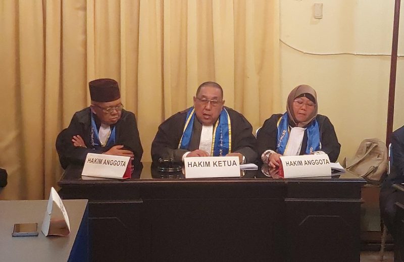 Dewan Kehormatan Kehormatan Daerah [DKD] PERADI Sumatera Selatan [Sumsel] memberhentikan sementara selama 12 bulan advokat berinisial BIY dari profesinya karena terbukti telah melanggar kode etik.