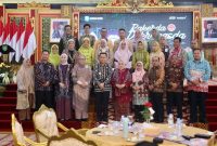 Penjabat [PJ] Bupati Lahat Muhammad Farid SSTP MSi menyampaikan hari ini bersama Ketua Dekranasda Lahat Adhitya Trinia Apriliani SSTP menghadiri Rapat Kerja Dewan Kerajinan Nasional Daerah [Dekranasda] Provinsi Sumatera Selatan.