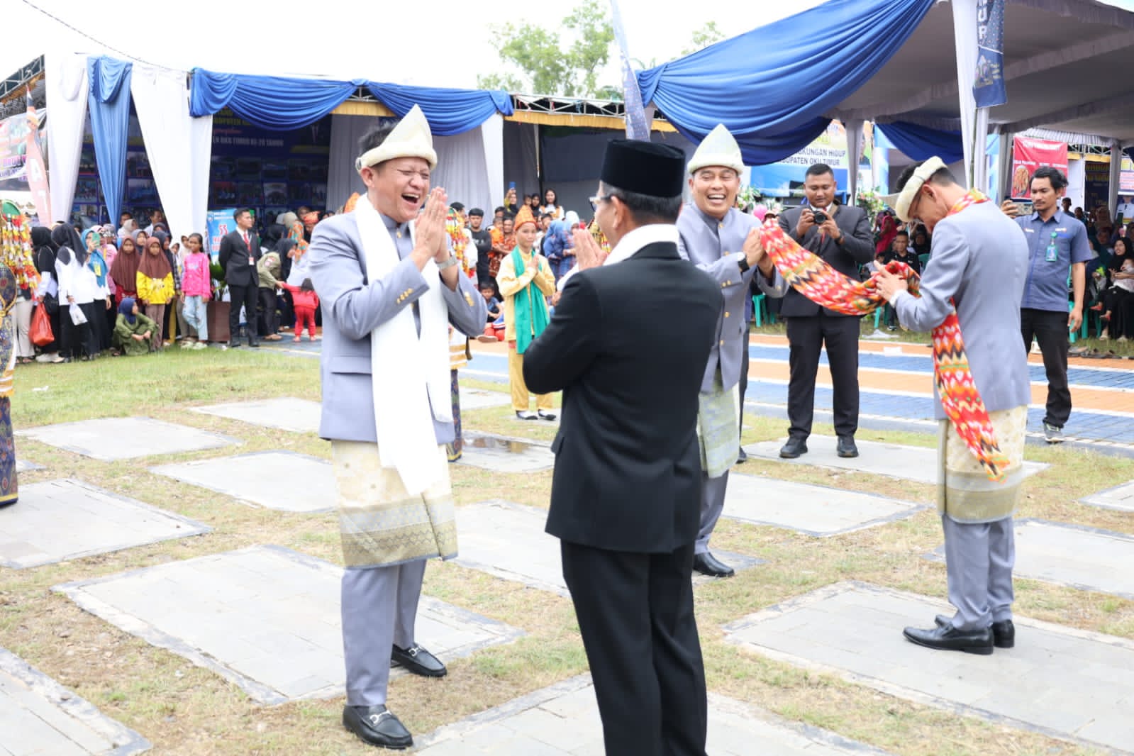 Bupati dan Wakil Bupati OKU Timur Ir H Lanosin MT dan HM Adi Nugraha Purna Yudha SH bersama Sekda Provinsi Sumsel SA Supriono menghadiri Rapat Paripurna ke-47 DPRD Kabupaten OKU Timur Masa Sidang II Tahun 2024 Dalam Rangka Peringatan Hari Jadi ke-20 Kabupaten OKU Timur. Rabu 17 Januari 2024.