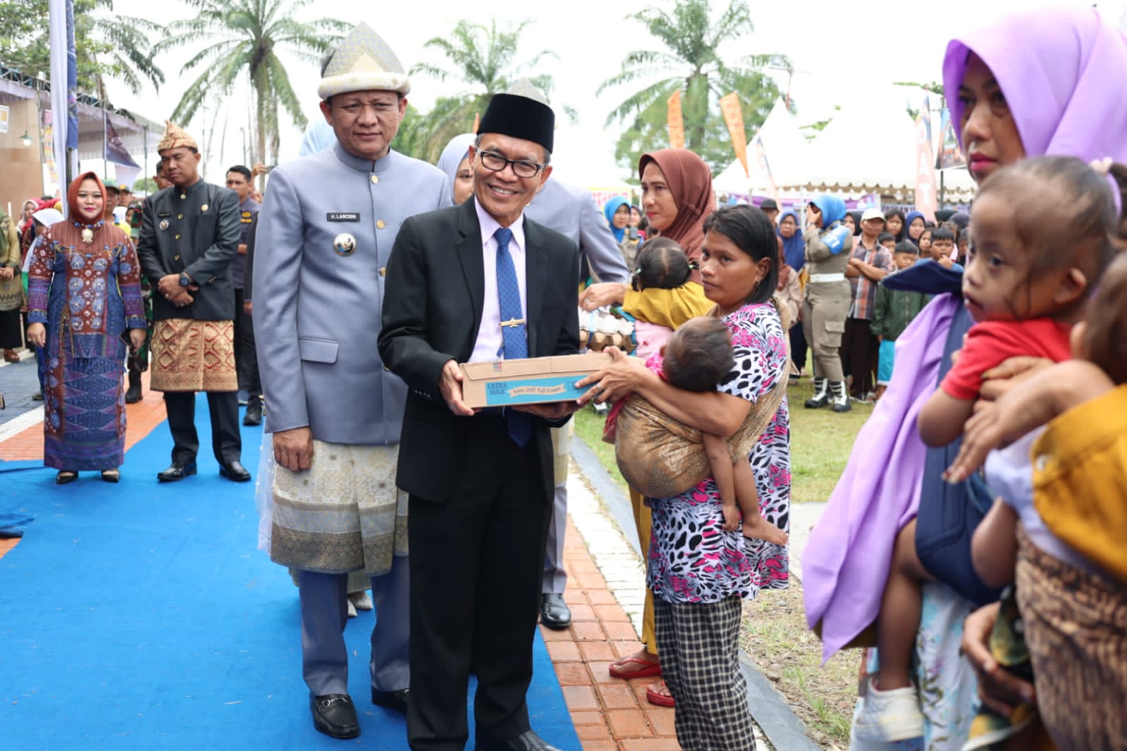 Bupati dan Wakil Bupati OKU Timur Ir H Lanosin MT dan HM Adi Nugraha Purna Yudha SH bersama Sekda Provinsi Sumsel SA Supriono menghadiri Rapat Paripurna ke-47 DPRD Kabupaten OKU Timur Masa Sidang II Tahun 2024 Dalam Rangka Peringatan Hari Jadi ke-20 Kabupaten OKU Timur. Rabu 17 Januari 2024.