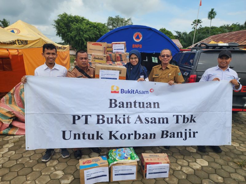 PT Bukit Asam Tbk [PTBA] turut menggulirkan bantuan bagi masyarakat yang terdampak banjir pada tiga kabupaten di Sumatera Selatan meliputi, Muara Enim, Musi Rawas dan Musi Rawas Utara.