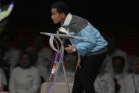 Tingkah Cawapres Nomo Urut 2 Gibran Rakabuming Raka kala Debar Cawapres Minggu malam, 21 Januari 2024.