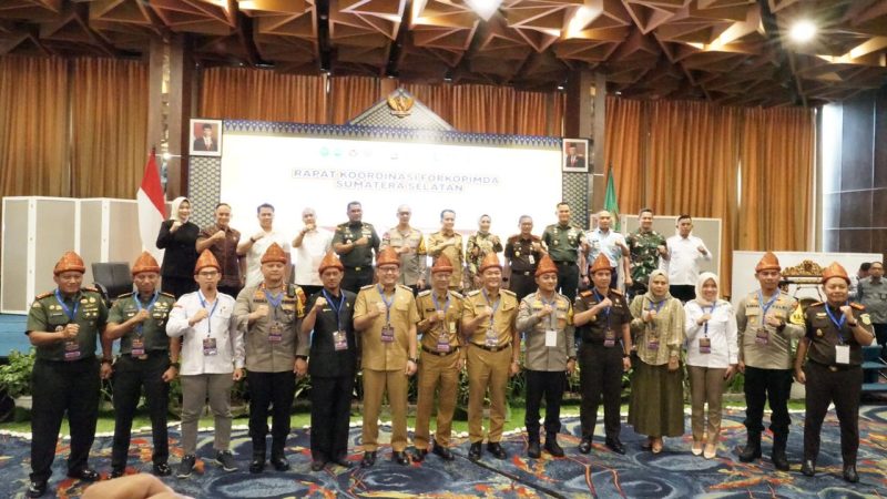 Bertempat di Ballroom Hotel Aston Palembang, Penjabat Bupati Lahat Muhammad Farid SSTP MSi didampingi Forkopimda kabupaten Lahat dan beberapa OPD terkait menghadiri Rapat Koordinasi Sinergitas Forkopimda Sumsel, Kamis 25 Januari 2024