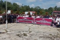 Kapolsek Kuala Behe IPTU Zulianto kala menghadiri pelantikan 434 Kelompok Penyelenggara Pemungutan Suara [KPPS] Kecamatan Kuala Behe Kabupaten Landak, yang dilaksanakan di halaman Kantor Camat Kuala Behe, Kamis 25 Januari 2024.