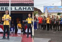 Kapolres God Parlasro Sinsitor Sinaga SH SIK MH memimpin apel Deklarasi Lahat Bebas Knalpot Brong di halaman Mapolres Lahat, Jumat 19 Januari 2024.